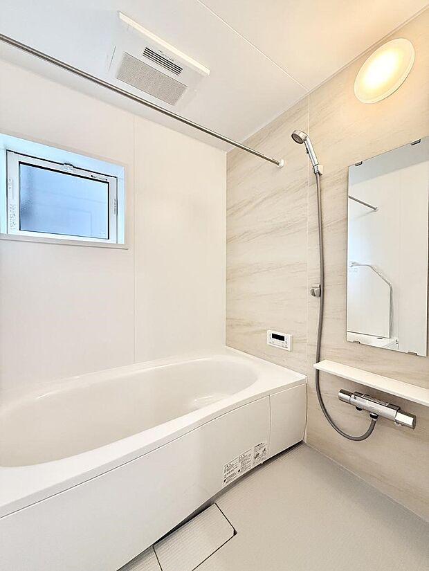 【浴室】■一日の疲れを癒す、心落ち着く空間です