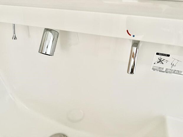 【ハンドシャワー付洗面台】■手洗いや顔を洗う時も快適に使える便利なシャワー