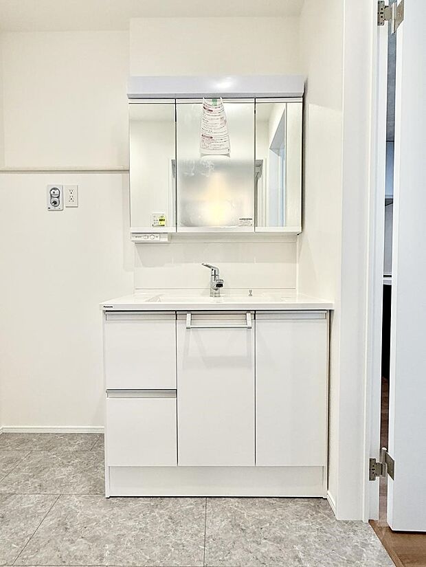 【洗面台・洗面所】■朝の準備がスムーズにできる広さです