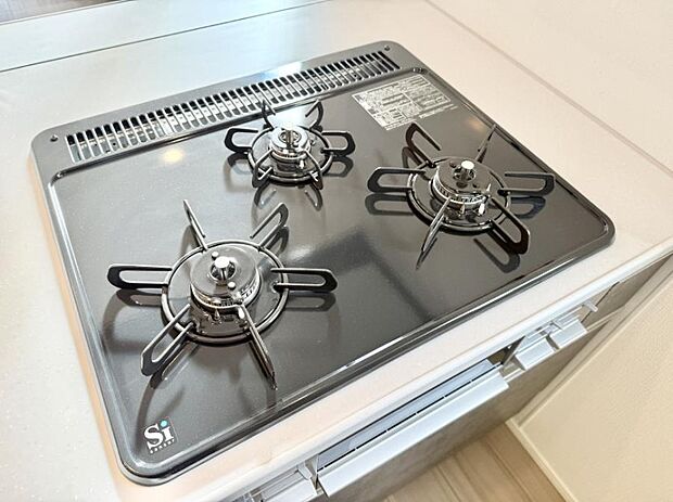 【3口ガスコンロ】■一度に多くの料理ができ便利で効率的