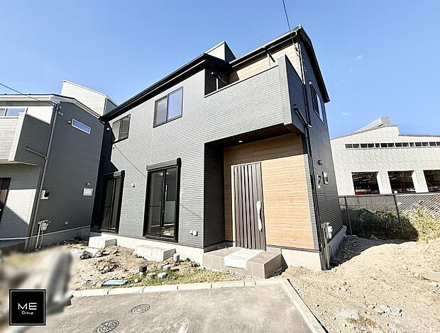 【現地外観写真】■暮らしを彩る充実した設備仕様が備わった住まい