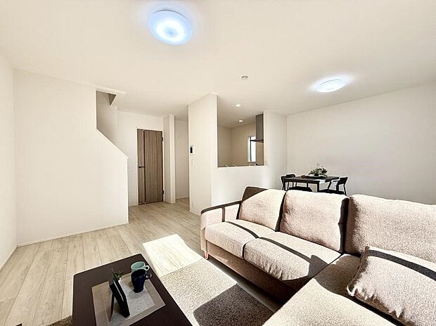 【リビングダイニング】■お気に入りの場所で、のんびりとした時間を