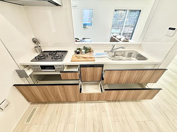 【キッチン】■シンプルで機能的、毎日使いやすいキッチン