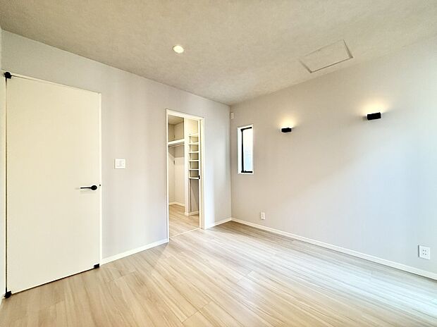 【リビング以外の居室】■落ち着いた雰囲気のお部屋で心が安らぐ空間