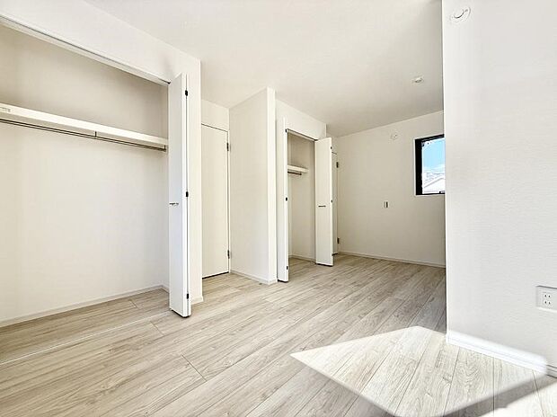 【リビング以外の居室】■清潔感あふれるお部屋で毎日を快適に過ごせます