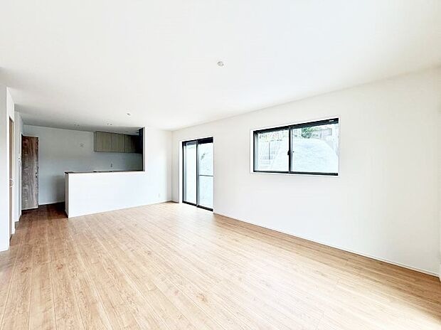 【リビング】■光と風を感じる、リラックスできる空間