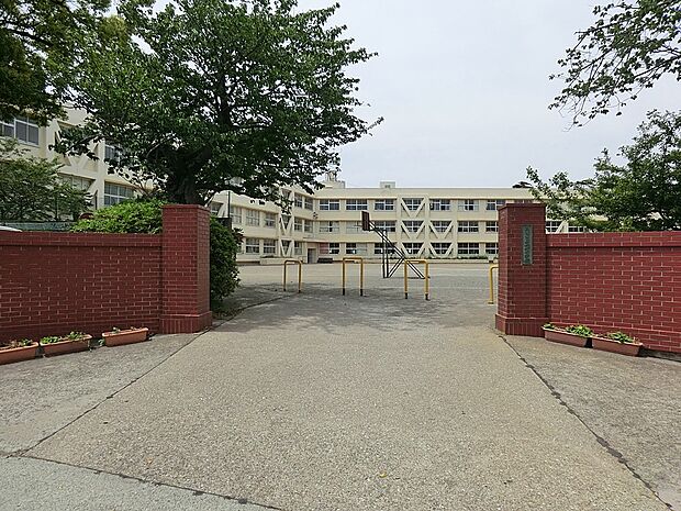 三浦市立三崎小学校(約1,200m・徒歩15分)