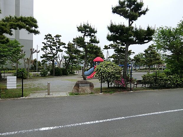 長井岡崎公園(約400m・徒歩5分)