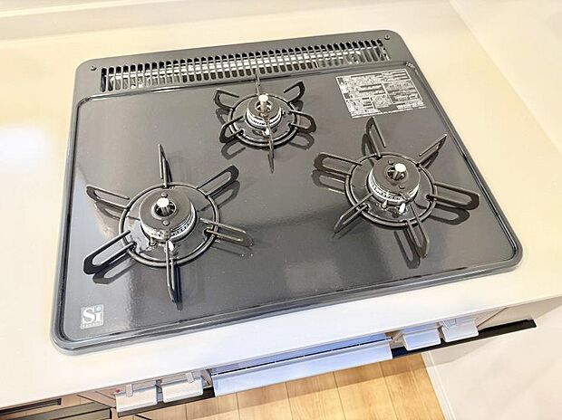 【3口ガスコンロ】■複数の鍋が同時に使えますね