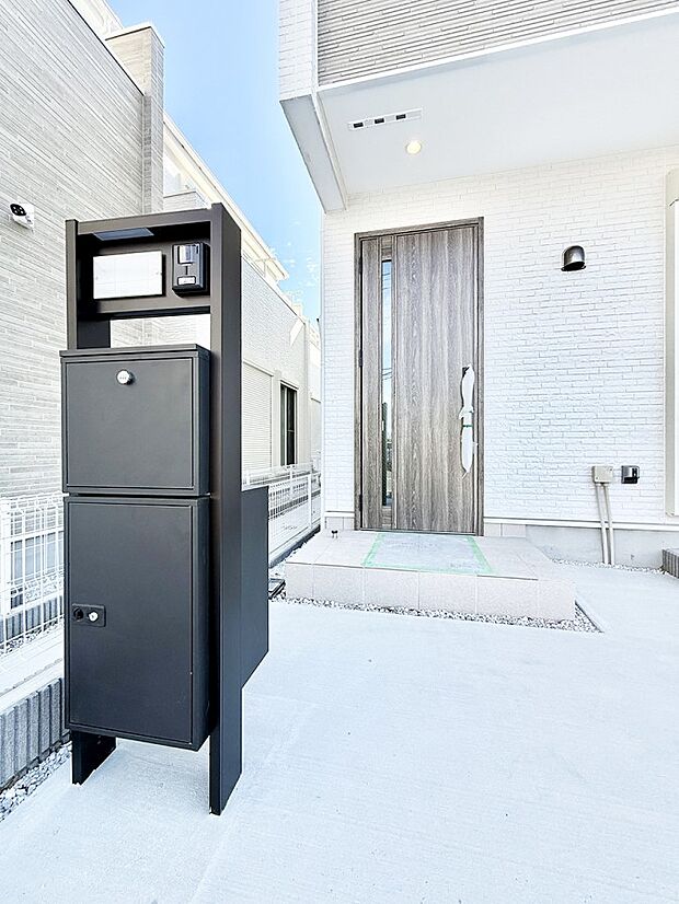 【玄関】■ 帰るたびにホッとする、安心感のある佇まい