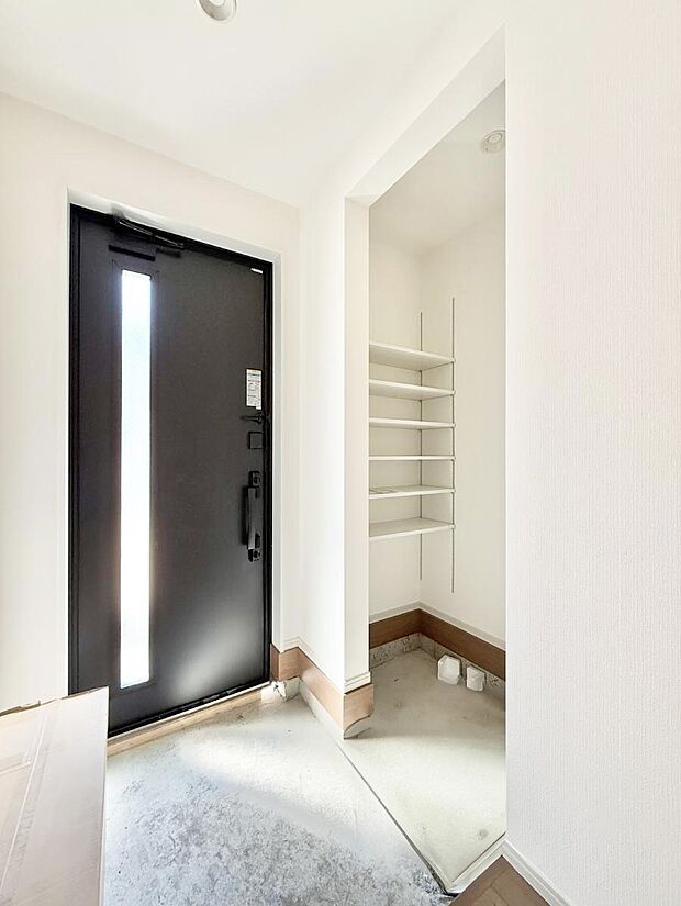 【玄関】■ ここから始まる一日、すっきり整った玄関