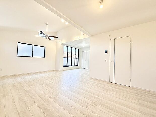 【ダイニング】■ふとした瞬間に幸せを感じる、心地よい場所