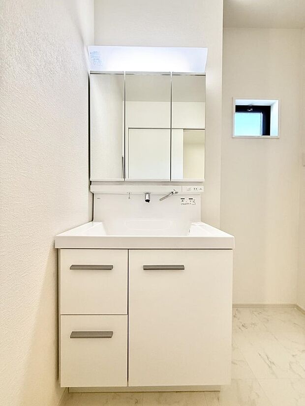 【洗面台・洗面所】■朝の準備がスムーズにできる広さです