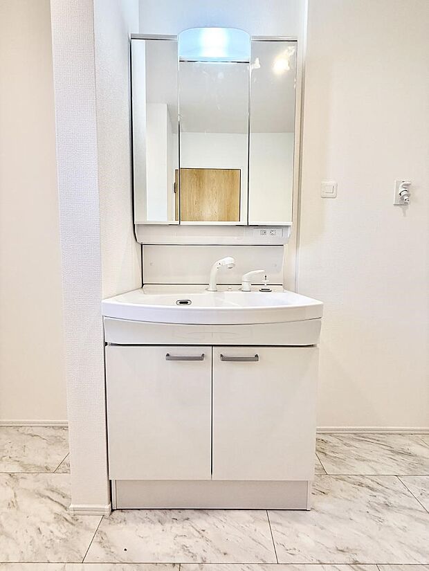 【洗面台・洗面所】■朝の準備がスムーズにできる広さです