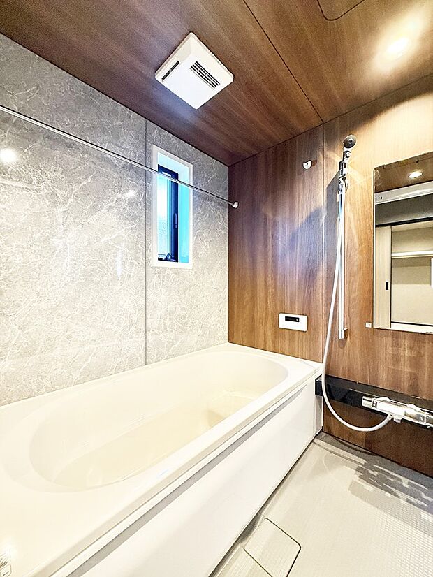 【浴室】■一日の疲れを癒す、心落ち着く空間です