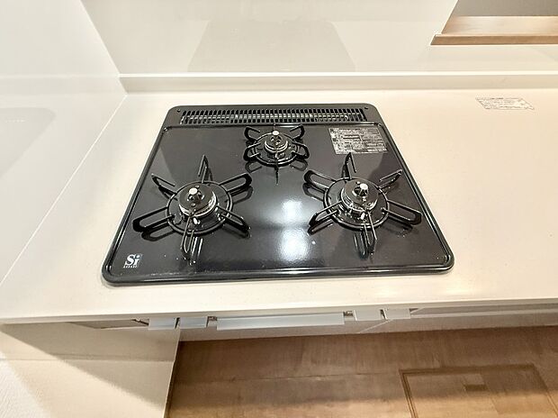 【3口ガスコンロ】■一度に多くの料理ができ便利で効率的