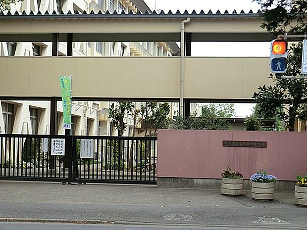 日野市立第四中学校（約1,400m・徒歩18分）