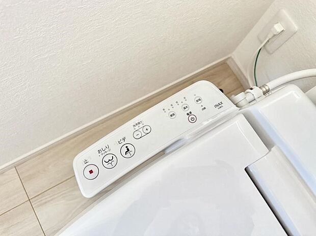 【シャワートイレ】■温水洗浄で快適、清潔感が保たれるシャワートイレ