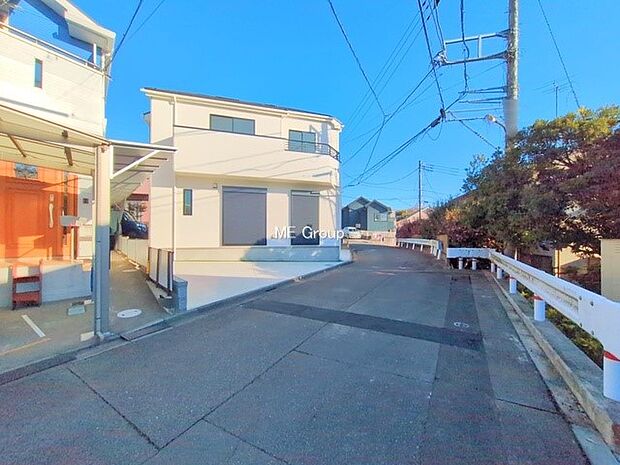 【前面道路含む現地写真】■新しい時代の息吹を感じる、心地よい環境