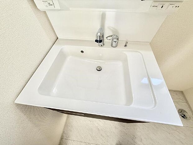 【ハンドシャワー付洗面台】■手洗いや顔を洗う時も快適に使える便利なシャワー