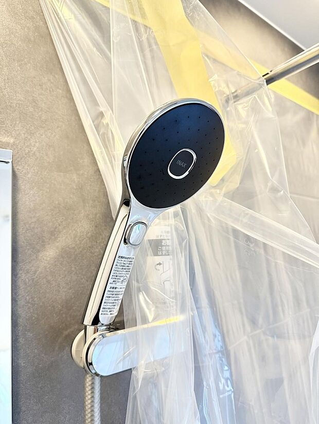 【止水シャワーヘッド】■わざわざシャワー水栓のレバーまで手を伸ばす必要がなく、簡単に止水できる