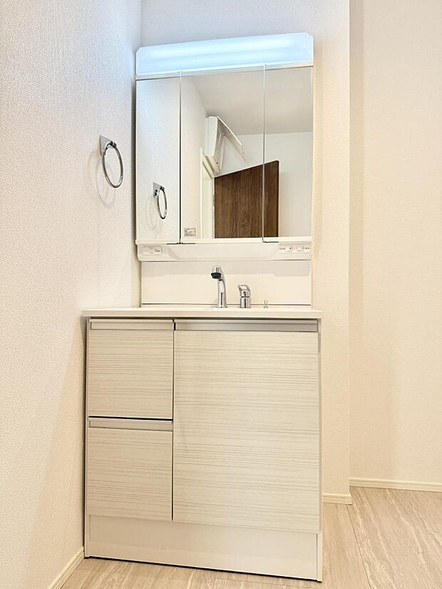 【洗面台・洗面所】■朝の準備がスムーズにできる広さです
