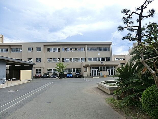 茅ヶ崎市立第一中学校（約1,300m・徒歩17分）