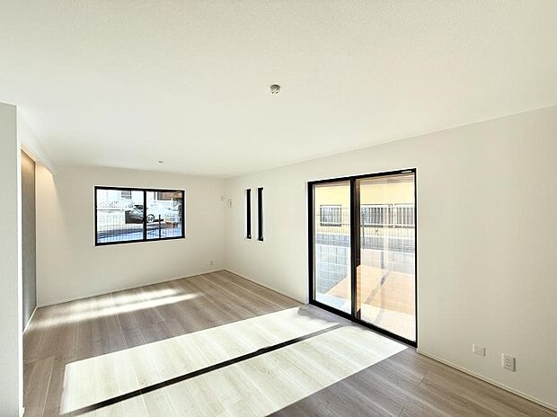 【ダイニング】■ふとした瞬間に幸せを感じる、心地よい場所