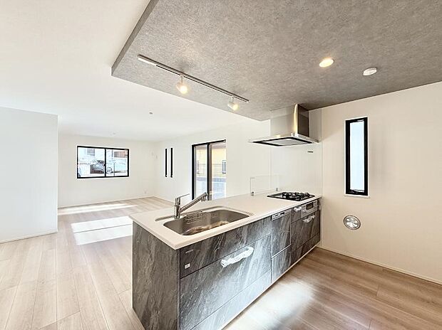 【ダイニングキッチン】■キレイに片付く、使いやすいキッチン