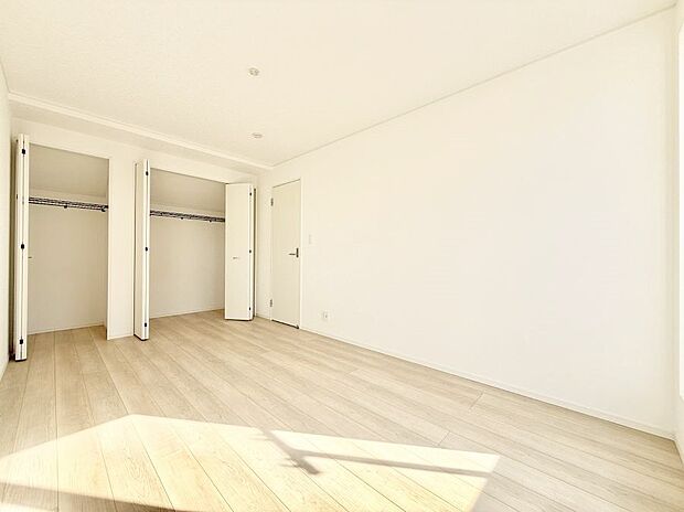 【寝室】■家具をうまく配置すれば広々とした空間を使い動きやすく、リラックスした時間が過ごせます