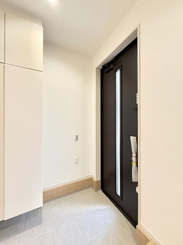 【玄関】■ ここから始まる一日、すっきり整った玄関