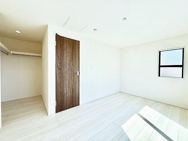 【洋室】■自分だけのスペース どんなお部屋にするかとっても楽しみですね