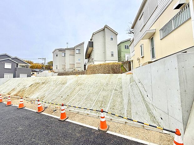 【現地外観写真】■暮らしを豊かにする充実した仕様設備で快適に