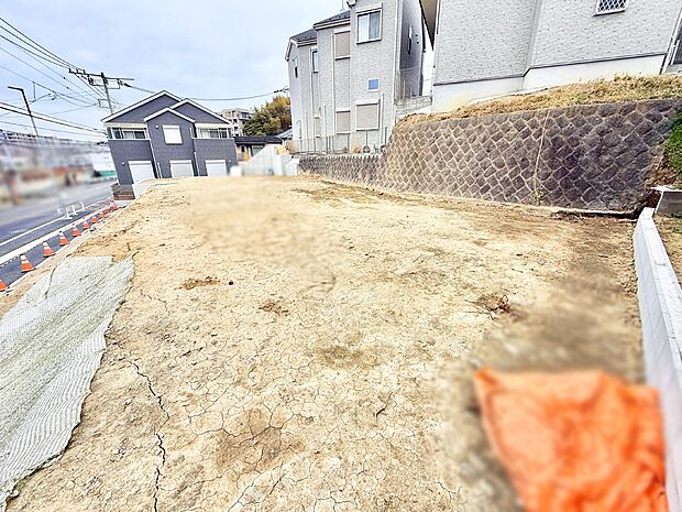 【現地外観写真】■暮らしを彩る充実した設備仕様が備わった住まい