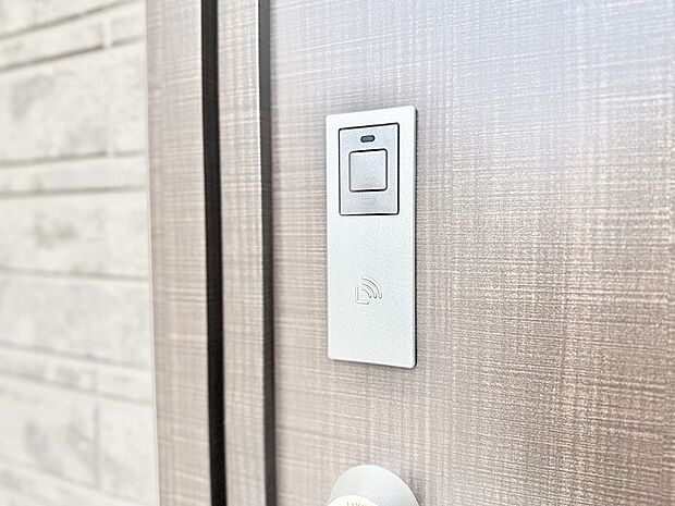 【バルコニー】■ 季節の移ろいを感じられる開放的な空間です