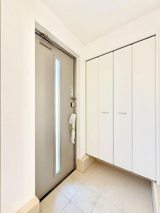 【玄関】■ ここから始まる一日、すっきり整った玄関