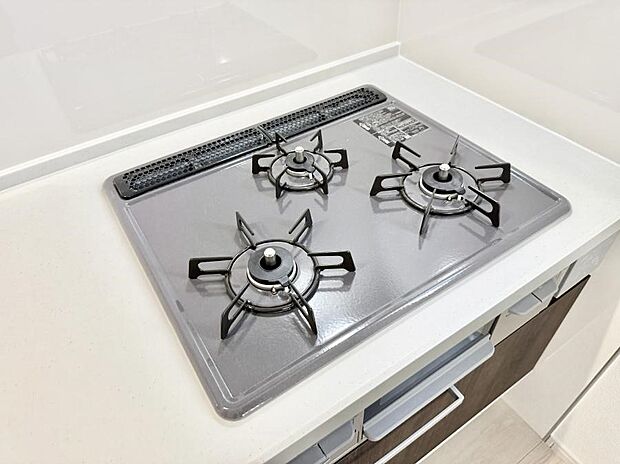 【3口ガスコンロ】■一度に多くの料理ができ便利で効率的