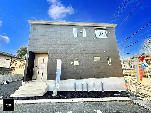 【現地外観写真】■暮らしを彩る充実した設備仕様が備わった住まい