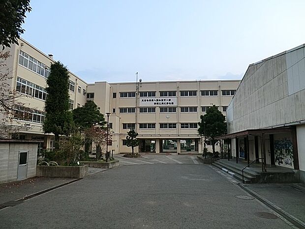 横浜市立舞岡中学校(約2,300m・徒歩29分)