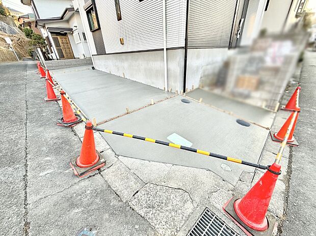 【前面道路含む現地写真】■新しい時代の息吹を感じる、心地よい環境