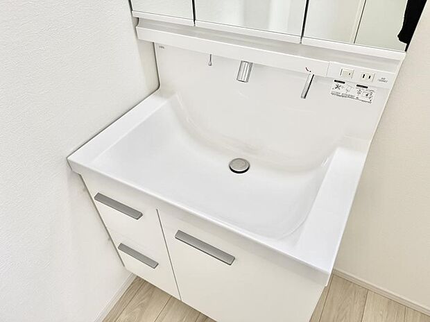 【ハンドシャワー付洗面台】■手洗いや顔を洗う時も快適に使える便利なシャワー