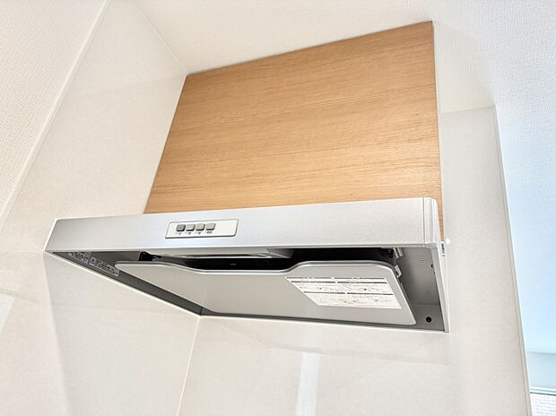 【レンジフード】■調理時の蒸気や匂いが換気扇に誘導され、効率的に排煙ができます。