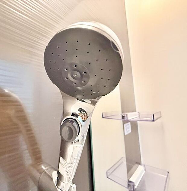【止水シャワーヘッド】■わざわざシャワー水栓のレバーまで手を伸ばす必要がなく、簡単に止水できる