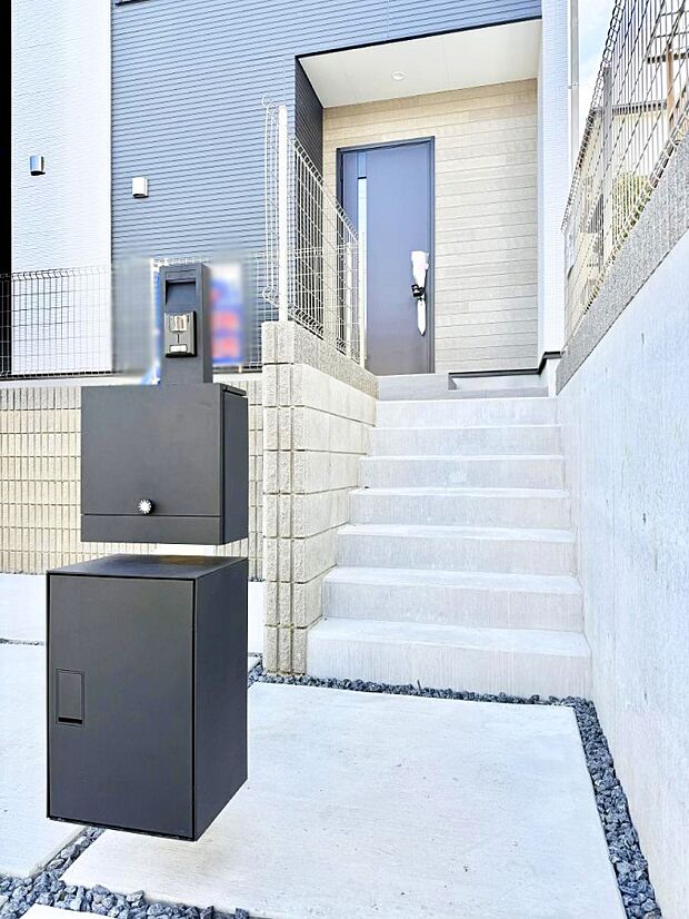 【玄関】■ 心地よい暮らしへとつながる、温かい玄関