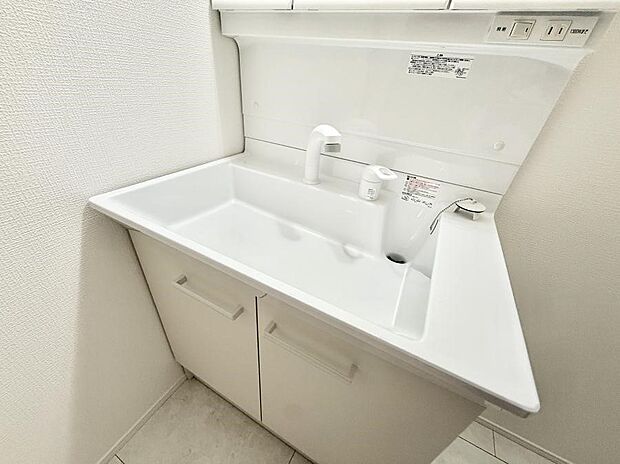 【ハンドシャワー付洗面台】■手洗いや顔を洗う時も快適に使える便利なシャワー