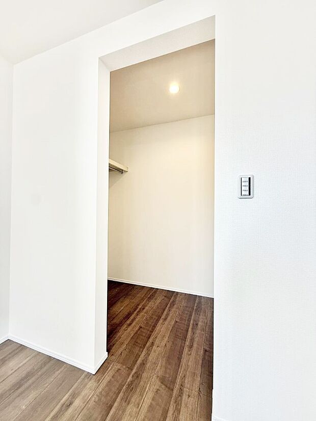 【収納】■季節の洋服も、思い出の小物もすっきり収納できるウォークインクローゼット付