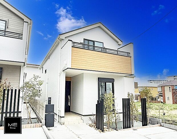 【現地外観写真】■暮らしを彩る充実した設備仕様が備わった住まい