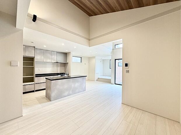 【リビング】■家族の時間を彩る、快適で癒される空間