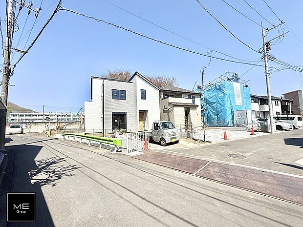 【前面道路含む現地写真】■優雅なラインが、毎日を引き立てます