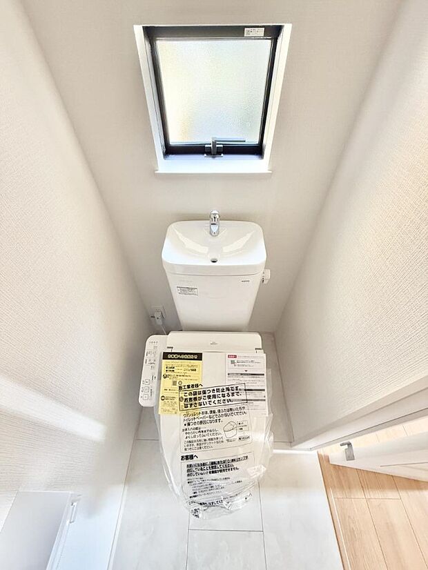 【モニタ付きインターフォン】■訪問者を確認できて安心感が増します